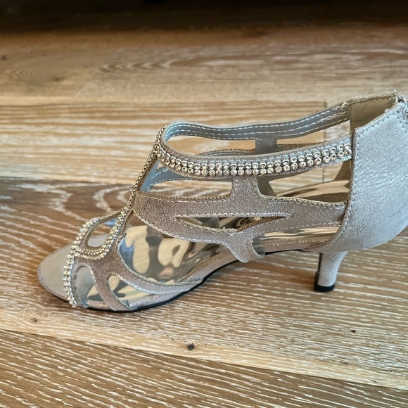 Easy Street Womens Flattery Rhinestone Evening Pumps - Silver - Size 8 - Picture 8 of 8